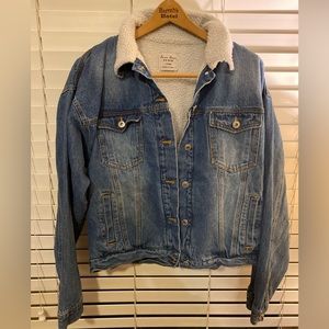 Love Tree Denim size Large Sherpa lined denim jacket 🤩